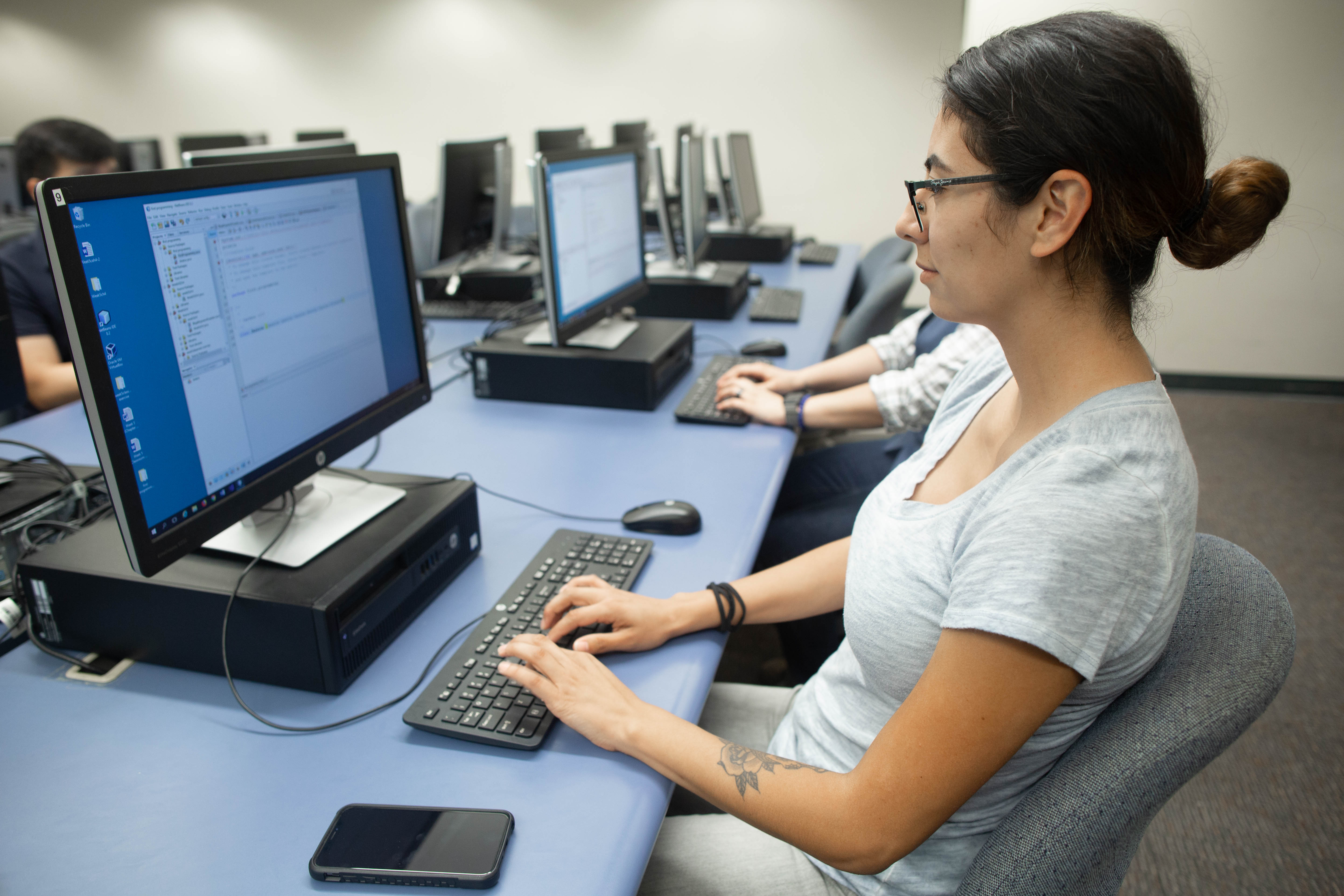 verrast-kruipen-gepensioneerde-holland-college-computer-information