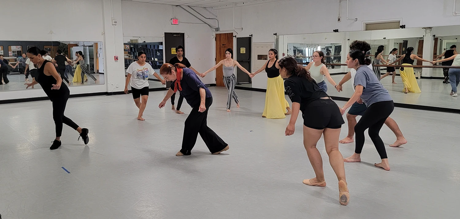 SAC Dance students practicing